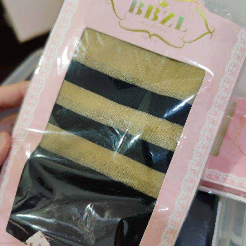 2 Lines Black Stockings